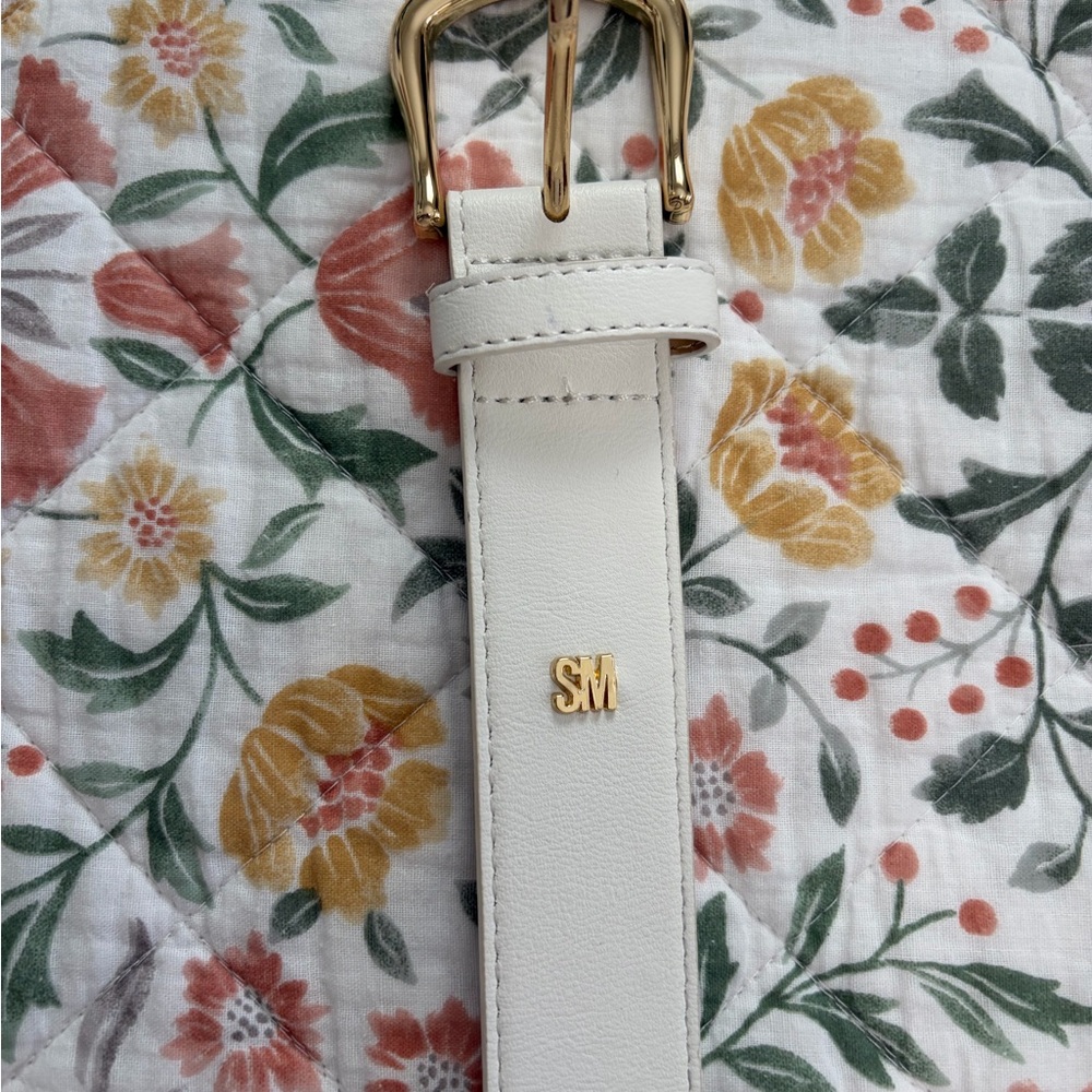 New Steve Madden White Belt Gold Buckle SM Logo Classic large 42”
